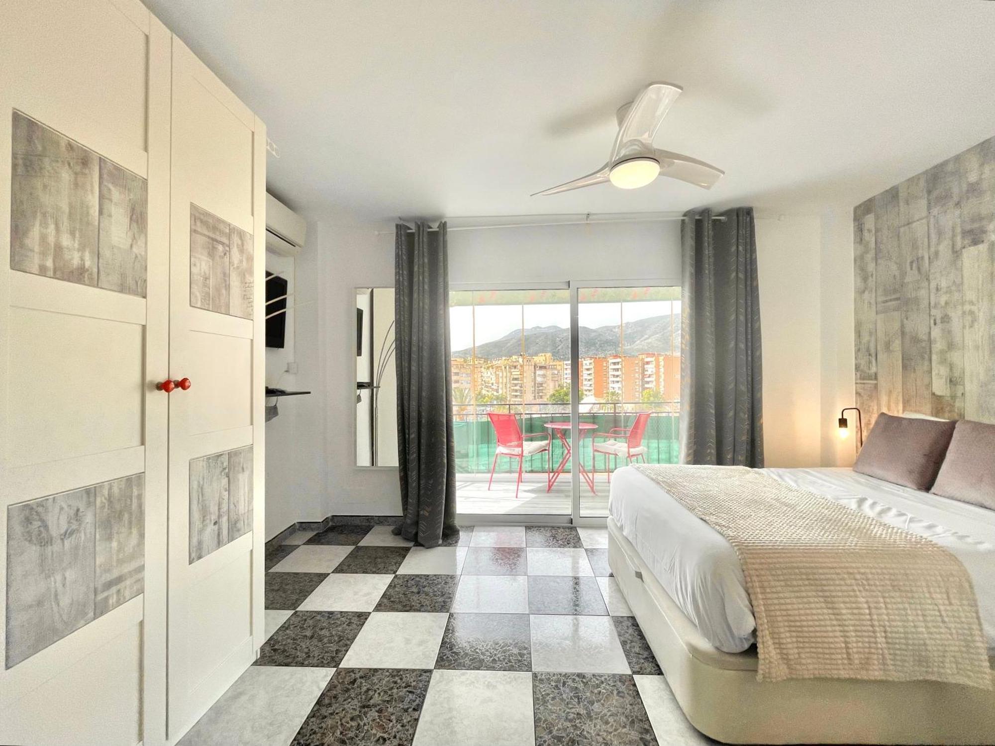 Lafrenchtouch - Coqueto Estudio Terraza Con Vistas ตอร์เรโมลิโนส ภายนอก รูปภาพ