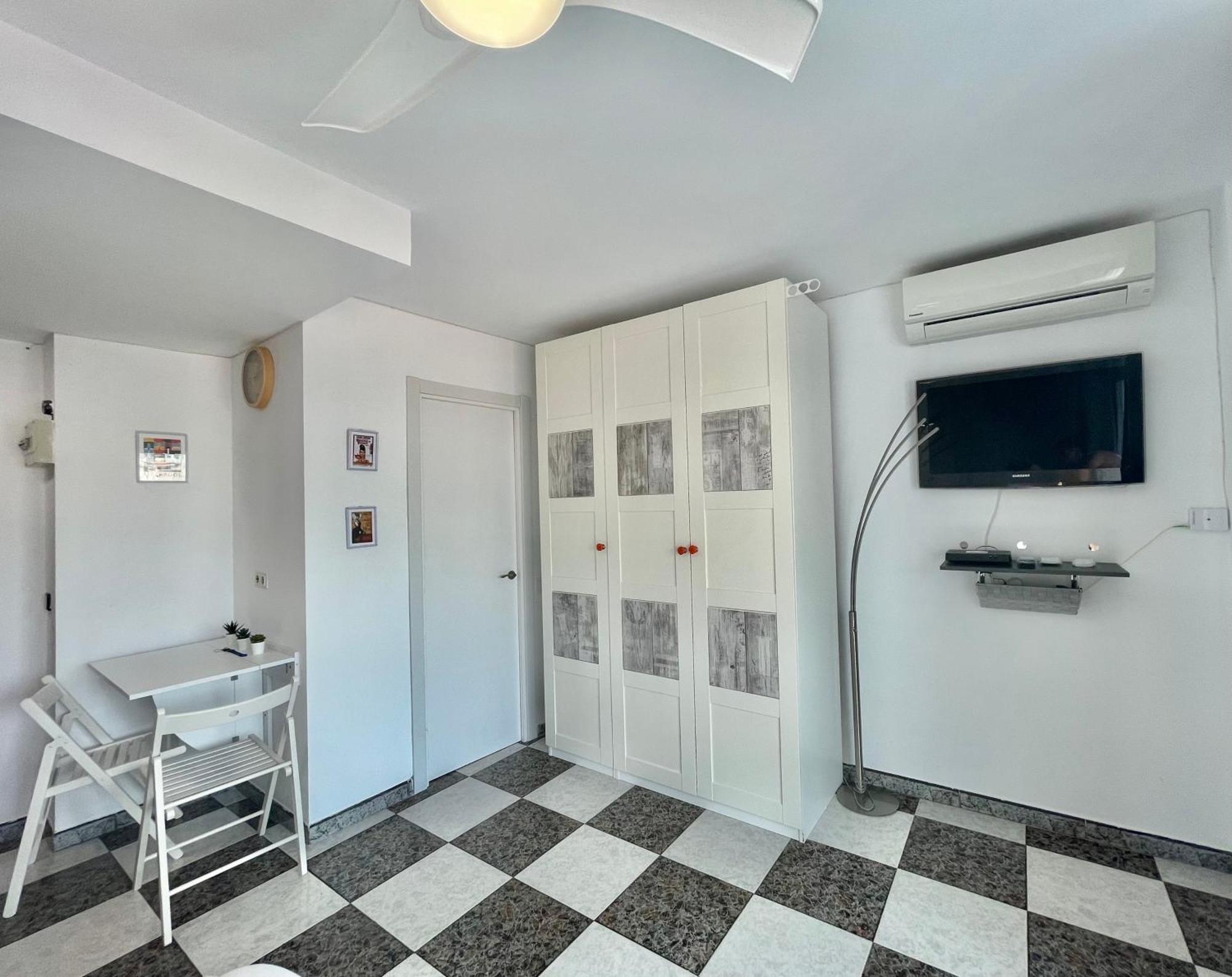 Lafrenchtouch - Coqueto Estudio Terraza Con Vistas ตอร์เรโมลิโนส ภายนอก รูปภาพ